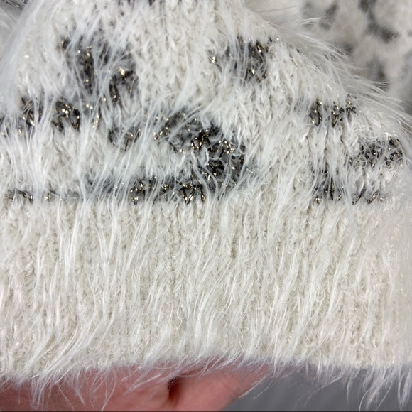 White Snow Leopard Metallic Sweater Medium - Picture 4 of 7